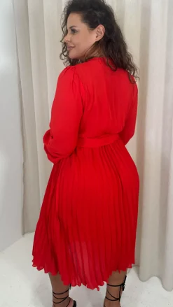 CurveWow Buckle Belt Pleated Midi Dress Red