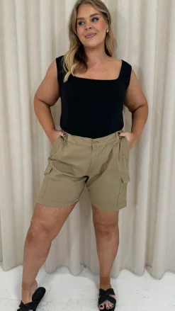 CurveWow Cargo Shorts Camel