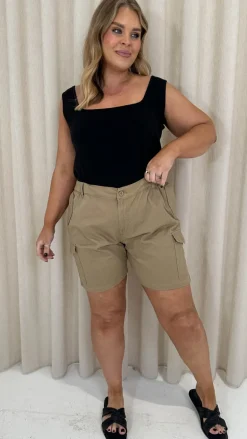 CurveWow Cargo Shorts Camel