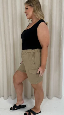 CurveWow Cargo Shorts Camel