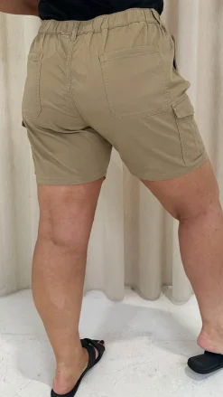 CurveWow Cargo Shorts Camel