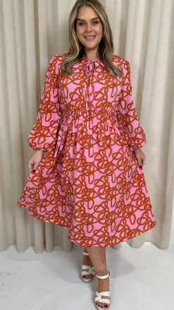 CurveWow Keyhole Front Dress Pink Chain