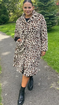 CurveWow Leopard Print Coat