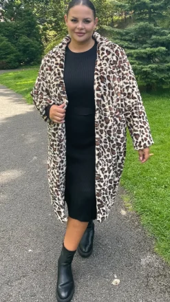 CurveWow Leopard Print Coat