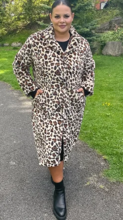 CurveWow Leopard Print Coat