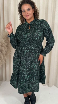CurveWow Shirred Waist Tie Neck Dress Black & Green Ditsy