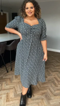 CurveWow Sweetheart Neck Midi Dress Blue Floral