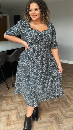 CurveWow Sweetheart Neck Midi Dress Blue Floral