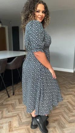 CurveWow Sweetheart Neck Midi Dress Blue Floral