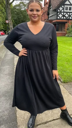 CurveWow Textured V Neck Long Sleeve Midi Dress Black
