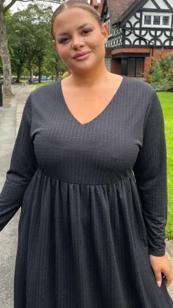 CurveWow Textured V Neck Long Sleeve Midi Dress Black