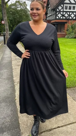 CurveWow Textured V Neck Long Sleeve Midi Dress Black