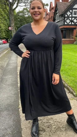CurveWow Textured V Neck Long Sleeve Midi Dress Black