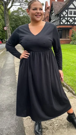 CurveWow Textured V Neck Long Sleeve Midi Dress Black