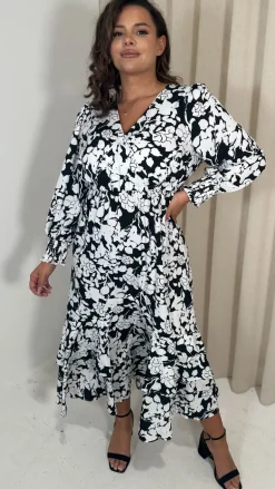 CurveWow Tiered Hem Maxi Dress Mono Floral