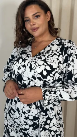 CurveWow Tiered Hem Maxi Dress Mono Floral