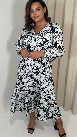 CurveWow Tiered Hem Maxi Dress Mono Floral