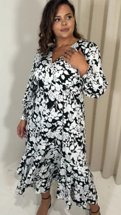 CurveWow Tiered Hem Maxi Dress Mono Floral