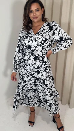 CurveWow Tiered Hem Maxi Dress Mono Floral