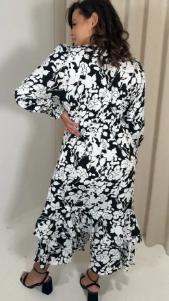 CurveWow Tiered Hem Maxi Dress Mono Floral